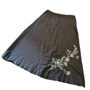 Black A-Line Skirt Sz  8 Floral Embroidered Phoebe Buffay Cottagecore Office